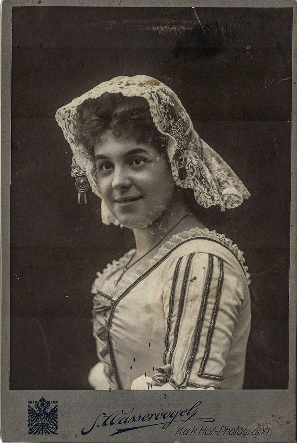 Серия студийных фотопортретов. Австро-Венгерская Империя. Конец XIX – начало XX века.