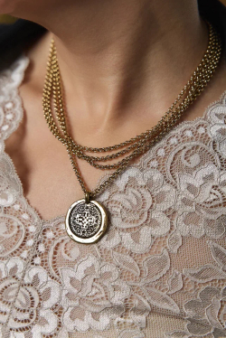 Колье монета этника на многослойной цепочке ролло, оттенок золото антик