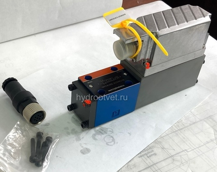 4WRPEH6C3B40L-2X/G24K0/F1M - Сервораспределитель Ду6 с обратной связью по положению золотника и встроенным усилителем (OBE), номинальный расход 40 л/мин, характеристика L - линейная, схема C3, сигнал управления F1 = 4…20 mA