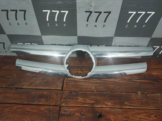 Накладка решетки радиатора Mercedes GL GLS (X166) 12-16 Б/У Оригинал A16688012859982