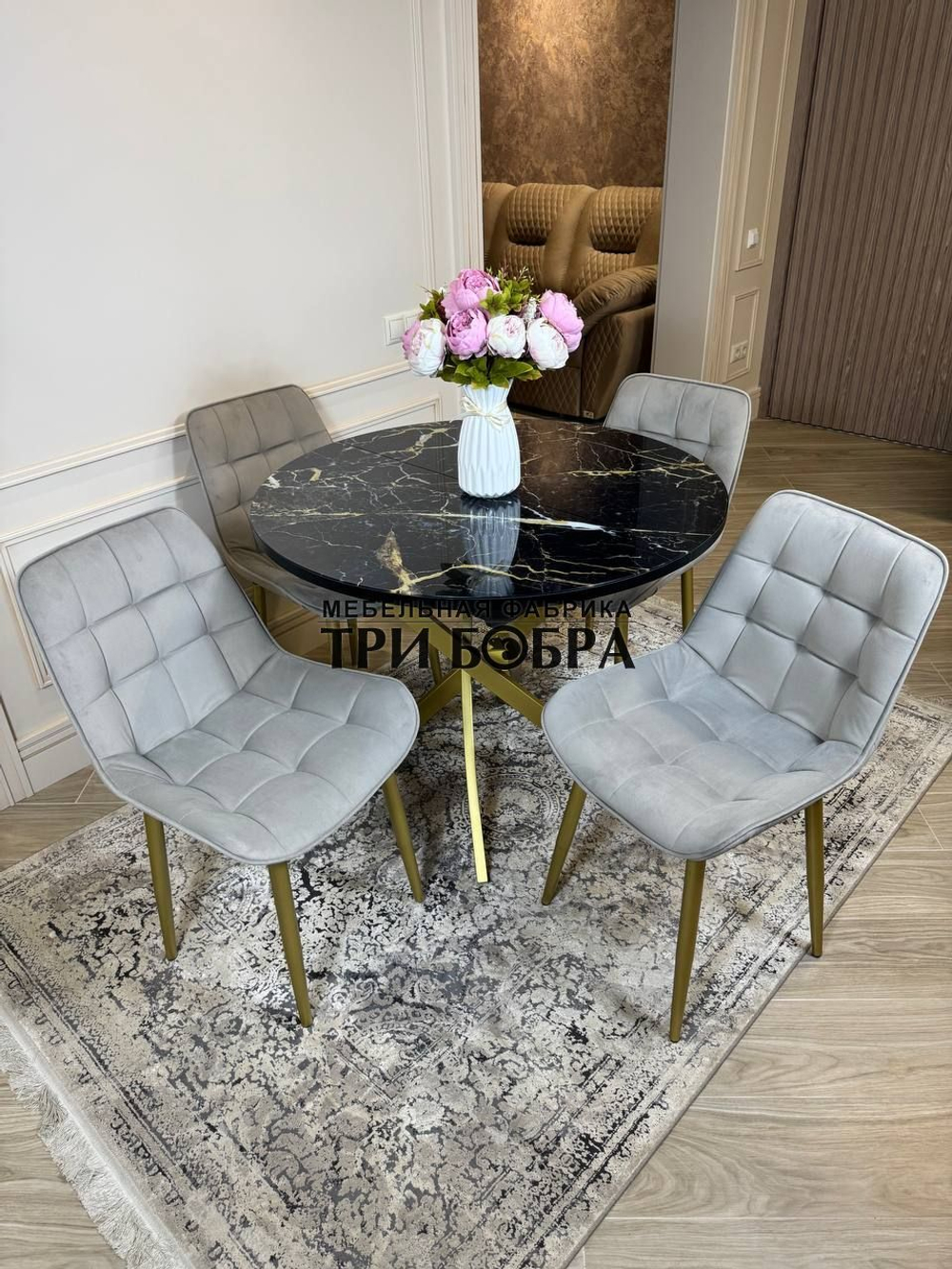 Круглый раздвижной стол "Черный мрамор", и стулья "Бостон" серый