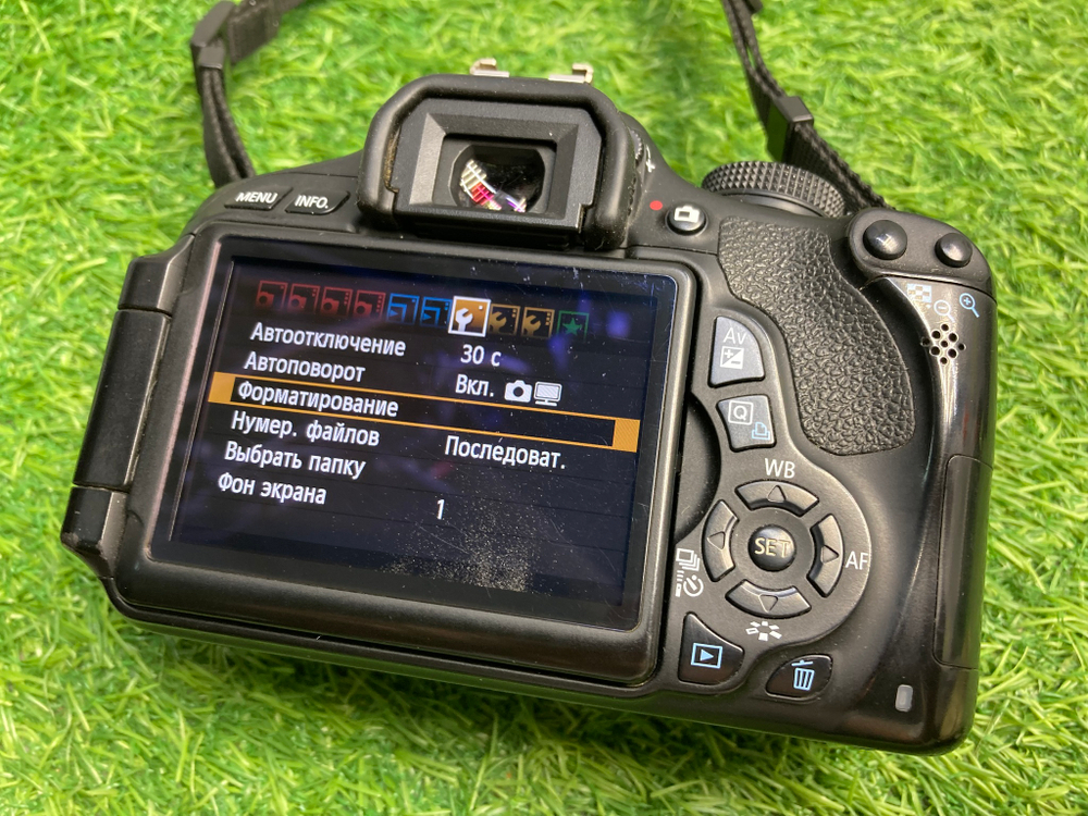 Canon 600D kit 18-55mm 3.5-5.6 IS ll 13.000 кадров