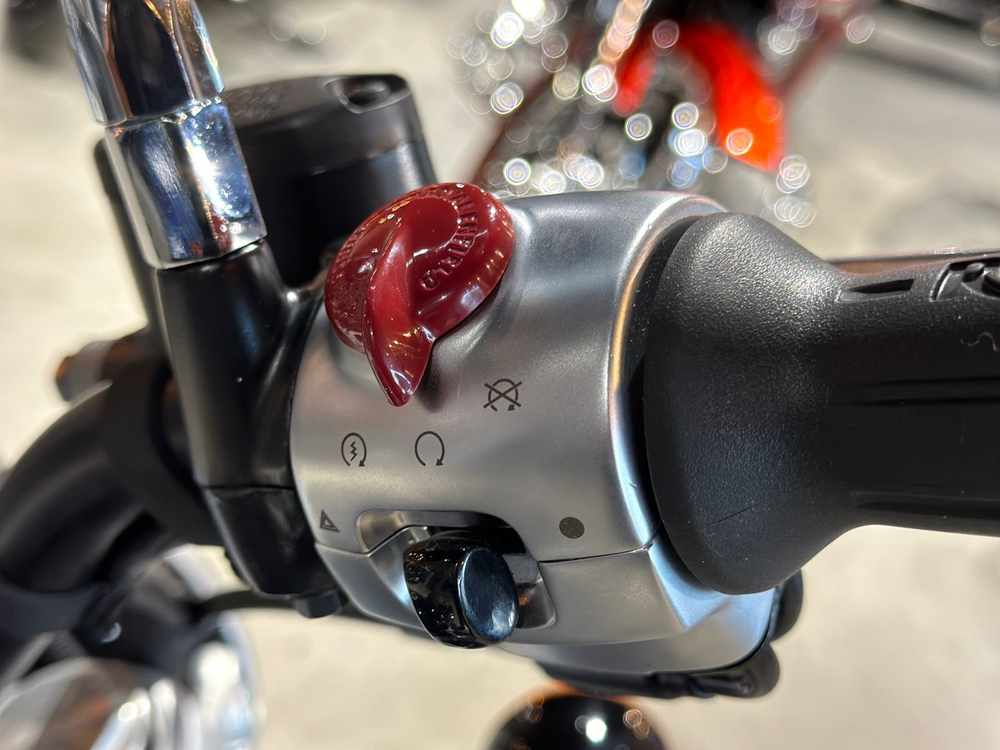 Royal Enfield Super Meteor 650 Astral Black (Base)