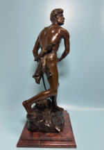 Скульптурная композиция «Охотник с луком»