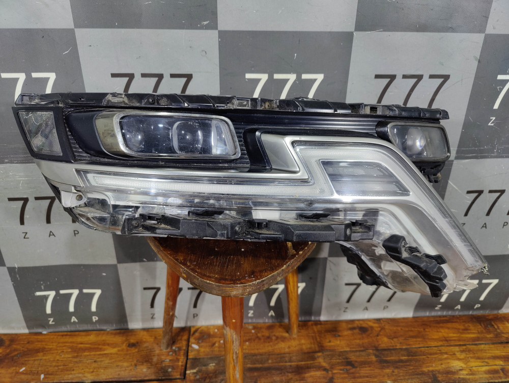 Фара правая LЕD Kia Carnival 4 (KA4) 20-нв Б/У Оригинал 92102R0200