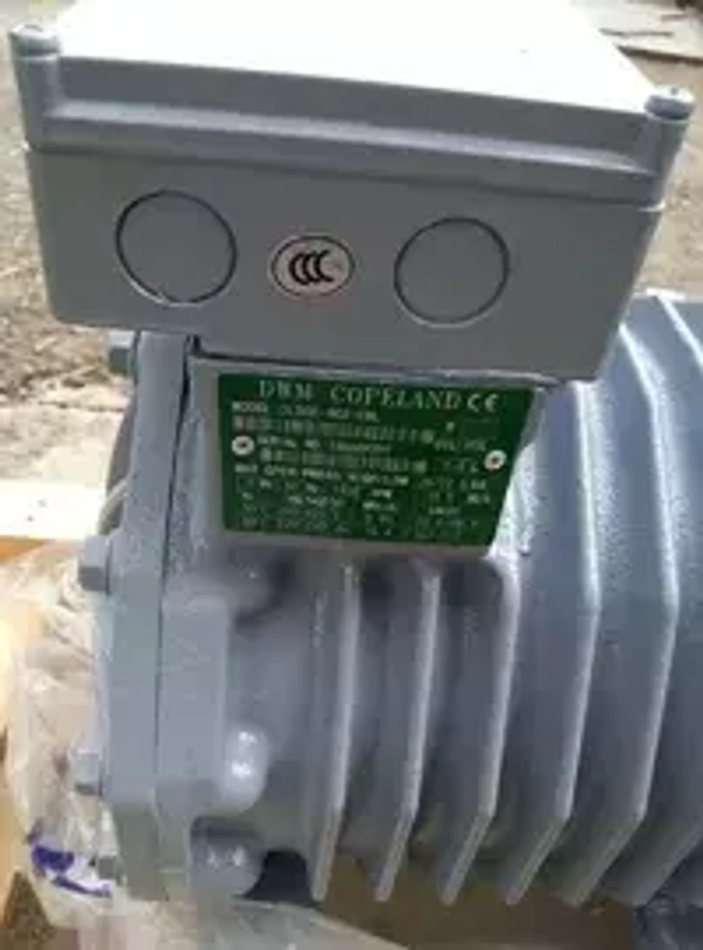 Поршневой полугерметичный компрессор Copeland DLSGE-40X-EWL с мощностью 4 л.с.