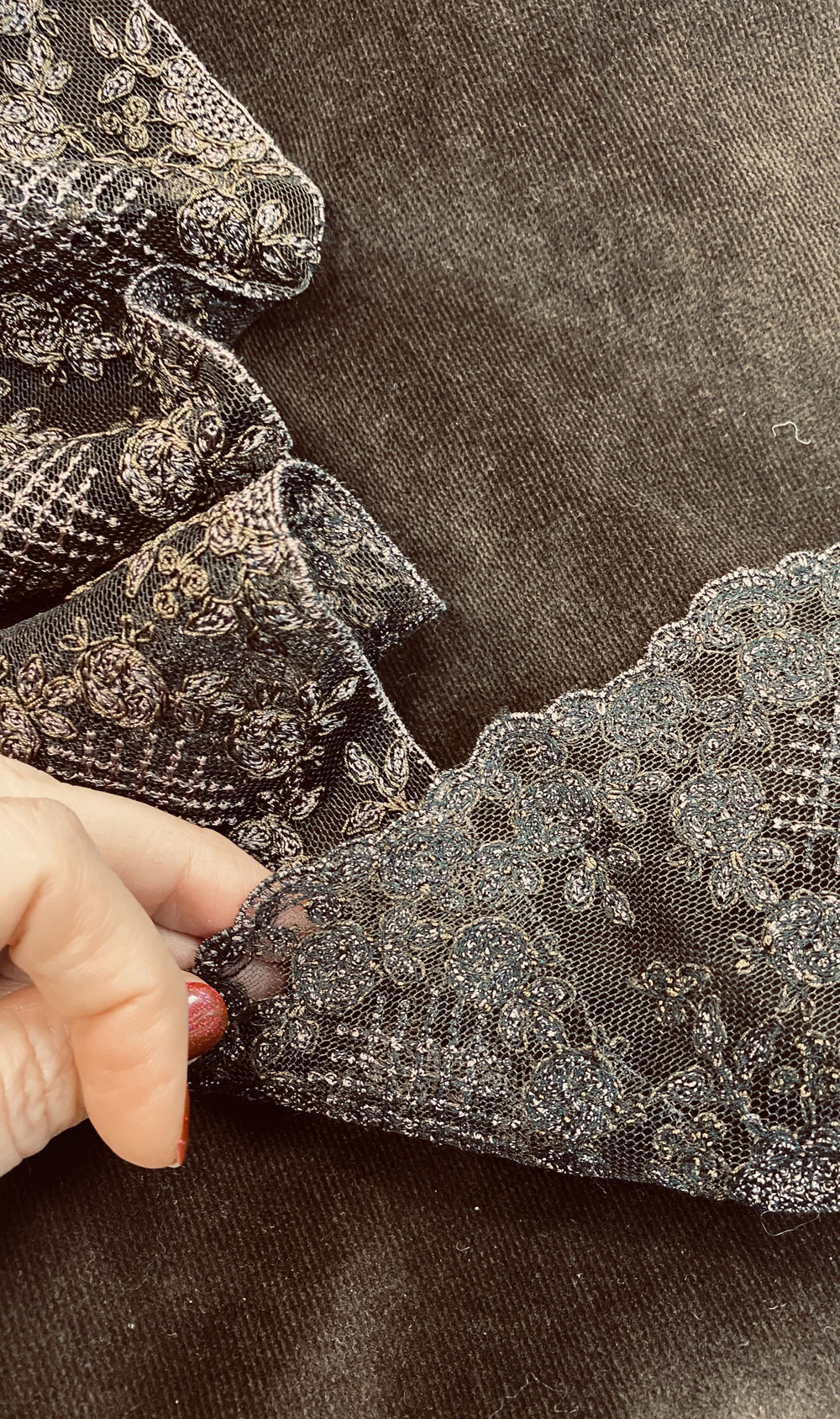 кружево на сетке вышивка шелк/хлопок (Франция) ш-7см отрез 0.9м