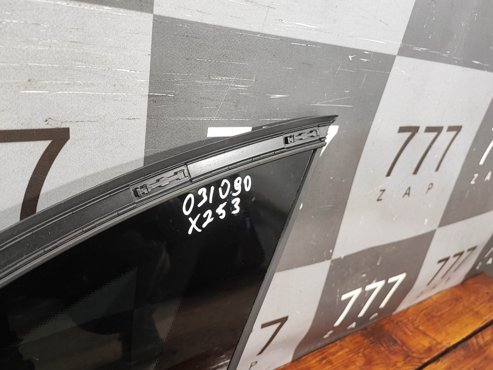 Стекло багажника правое Mercedes GLC (X253) 15-нв Б/У Оригинал A2536703801