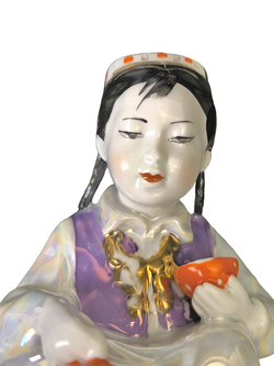 Фарфоровая статуэтка "Маленькая хозяйка" ДФЗ