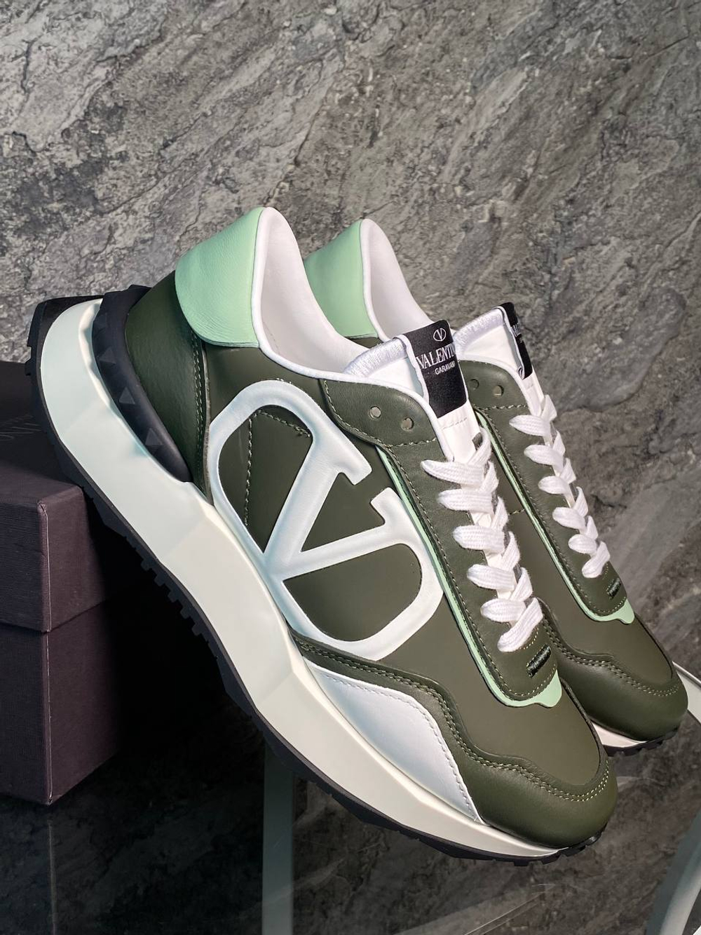 Кроссовки Valentino