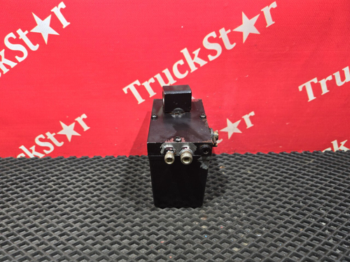 Насос подъема кабины