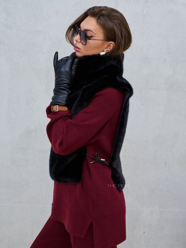 Черная манишка из эко-меха с завязками