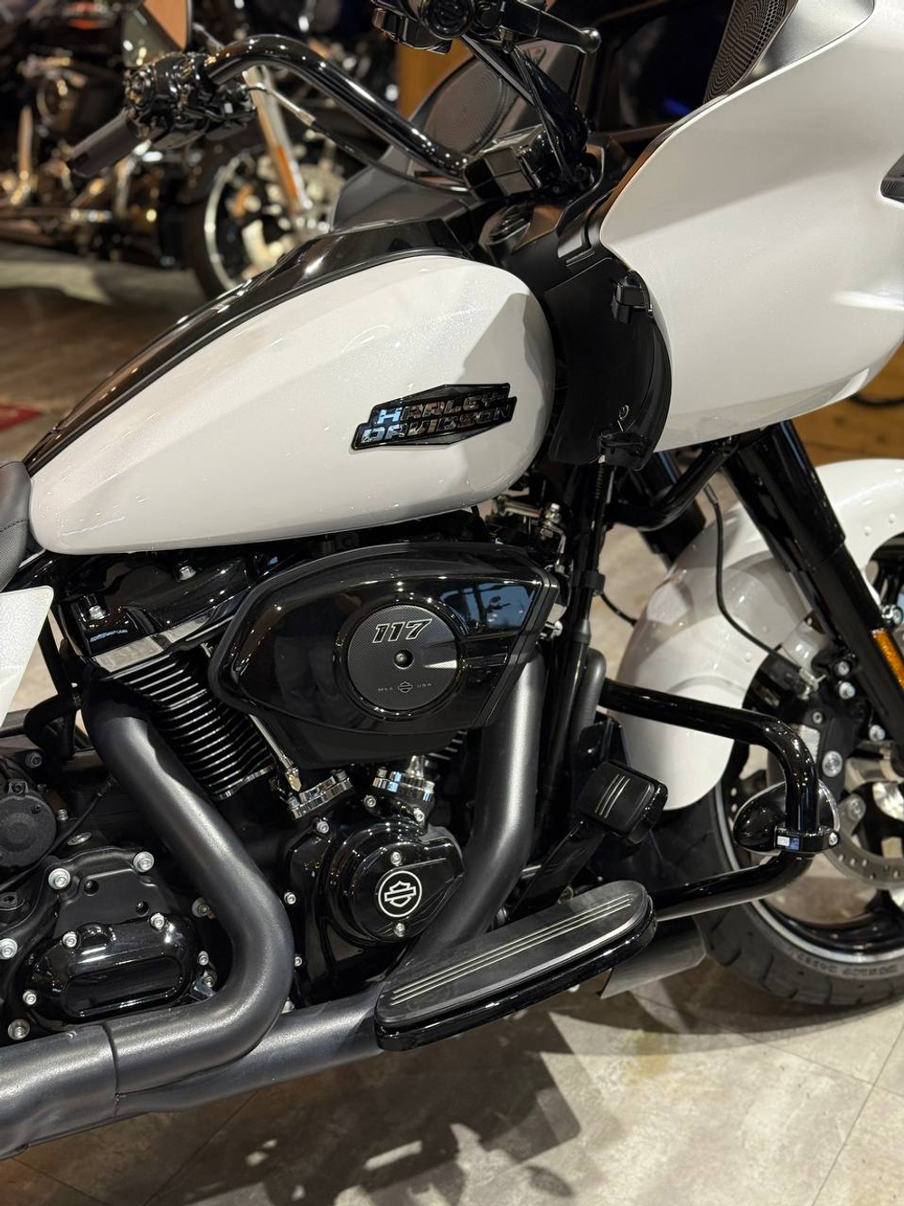 Harley-Davidson Road Glide 117, WHITE ONYX PRL/BLK, 2024