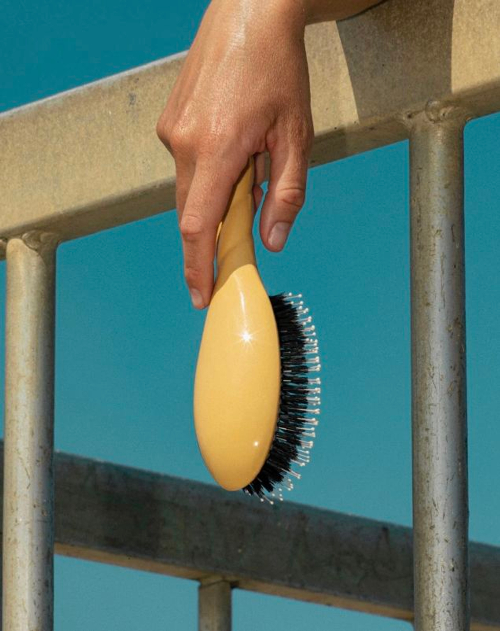 La Bonne Brosse Массажная расческа для волос N 03 Essential Sensitive Scalp Brush - Creamy White
