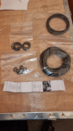 DL66 Набор сальников для цилиндра вспомогательной руки L2/M2