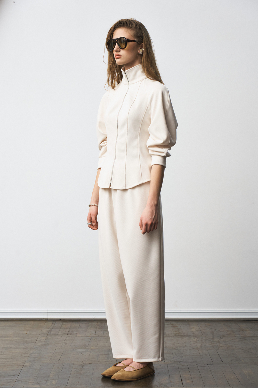 Костюм брючный 1287 молоко