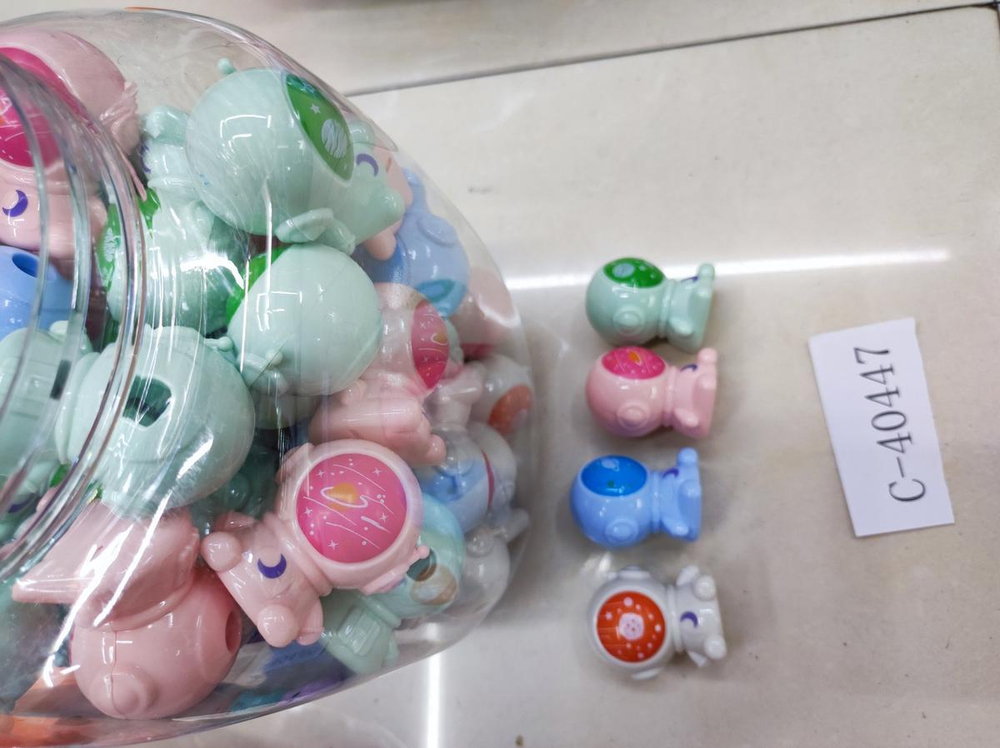 Точилка "Космонавт" с контейнером, 1 отверстие, 4 вида микс , С-40447