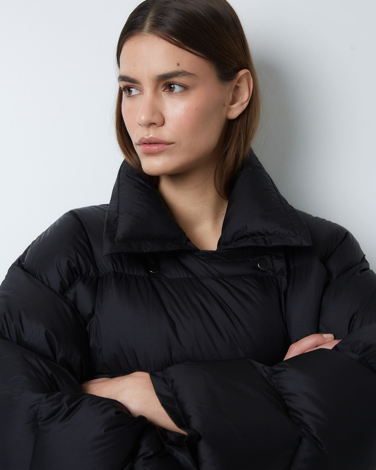 Пуховик двубортный укороченный из итальянского нейлона черный