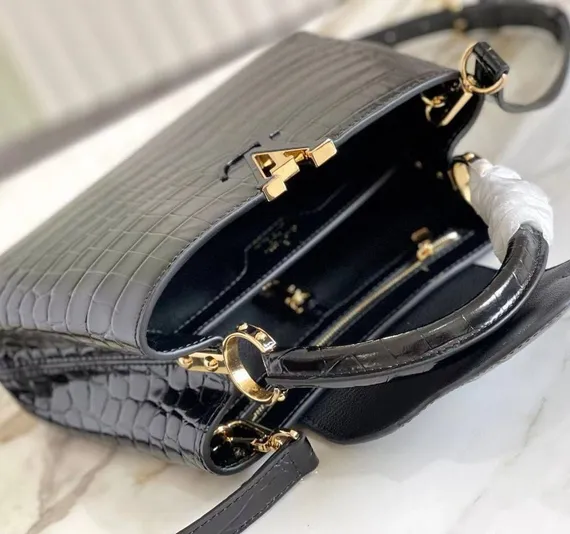 Сумка Louis Vuitton Capucines BB женская черный