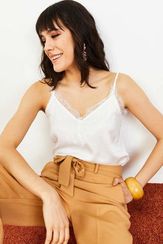 Qadın üçün ipli, krujevalı ağ kofta 10031038