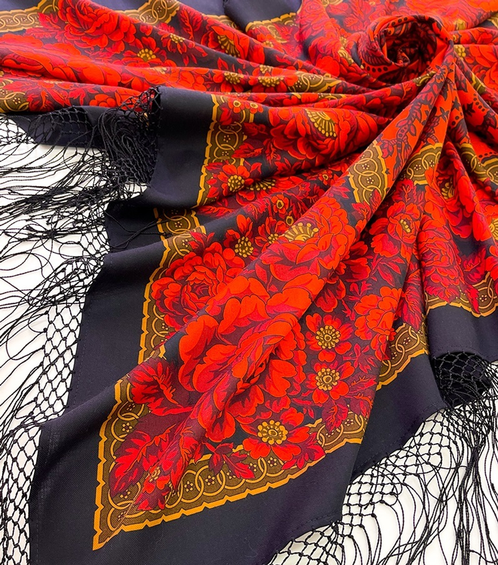 Платок из уплотненной шерстяной ткани