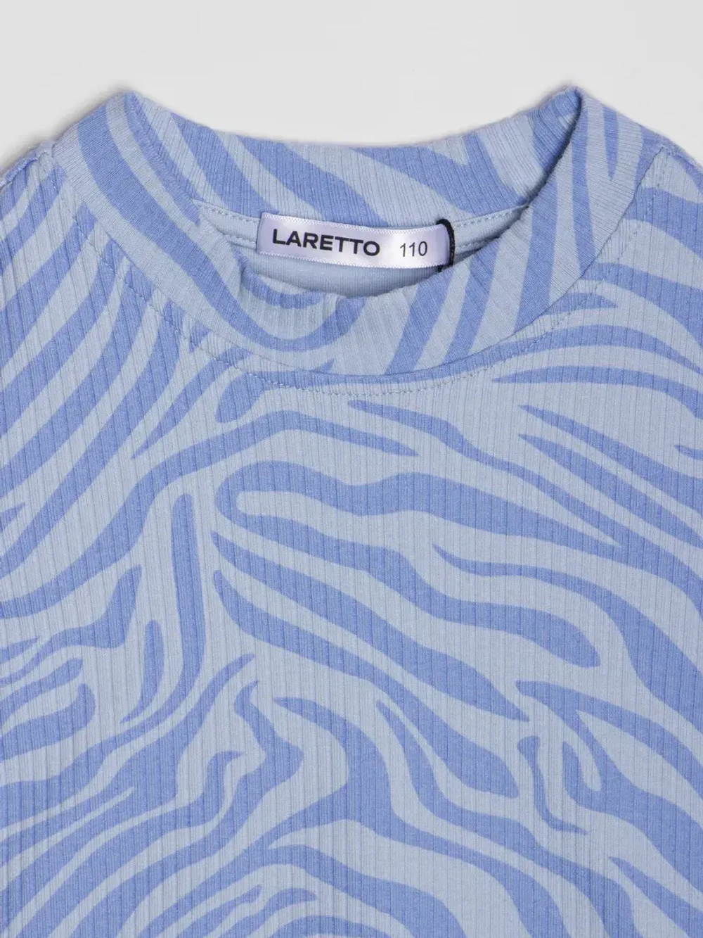 Голубой костюм для девочки на осень