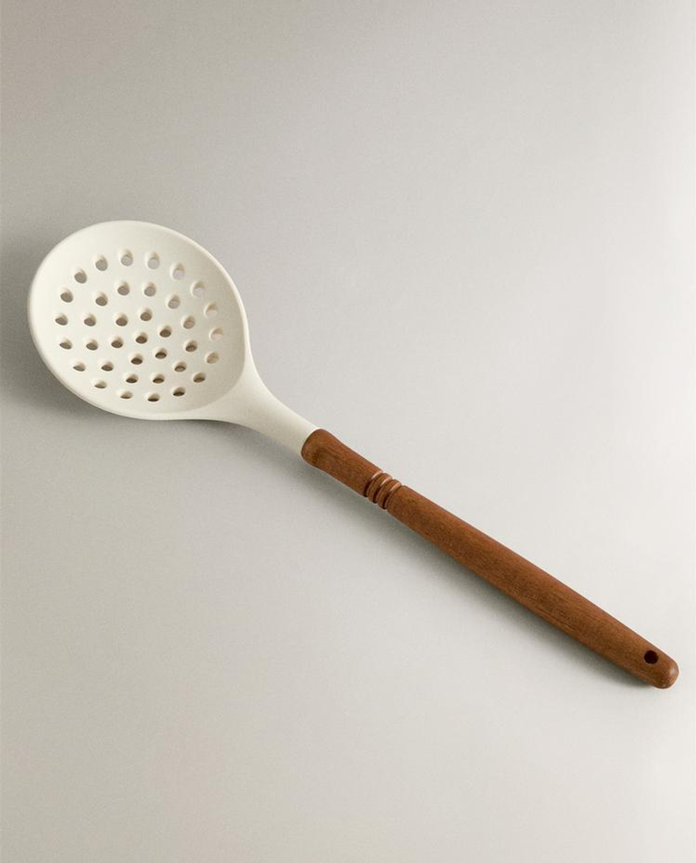 ZARA HOME ШУМОВКА ИЗ ДЕРЕВА И СИЛИКОНА, КРЕМОВЫЙ