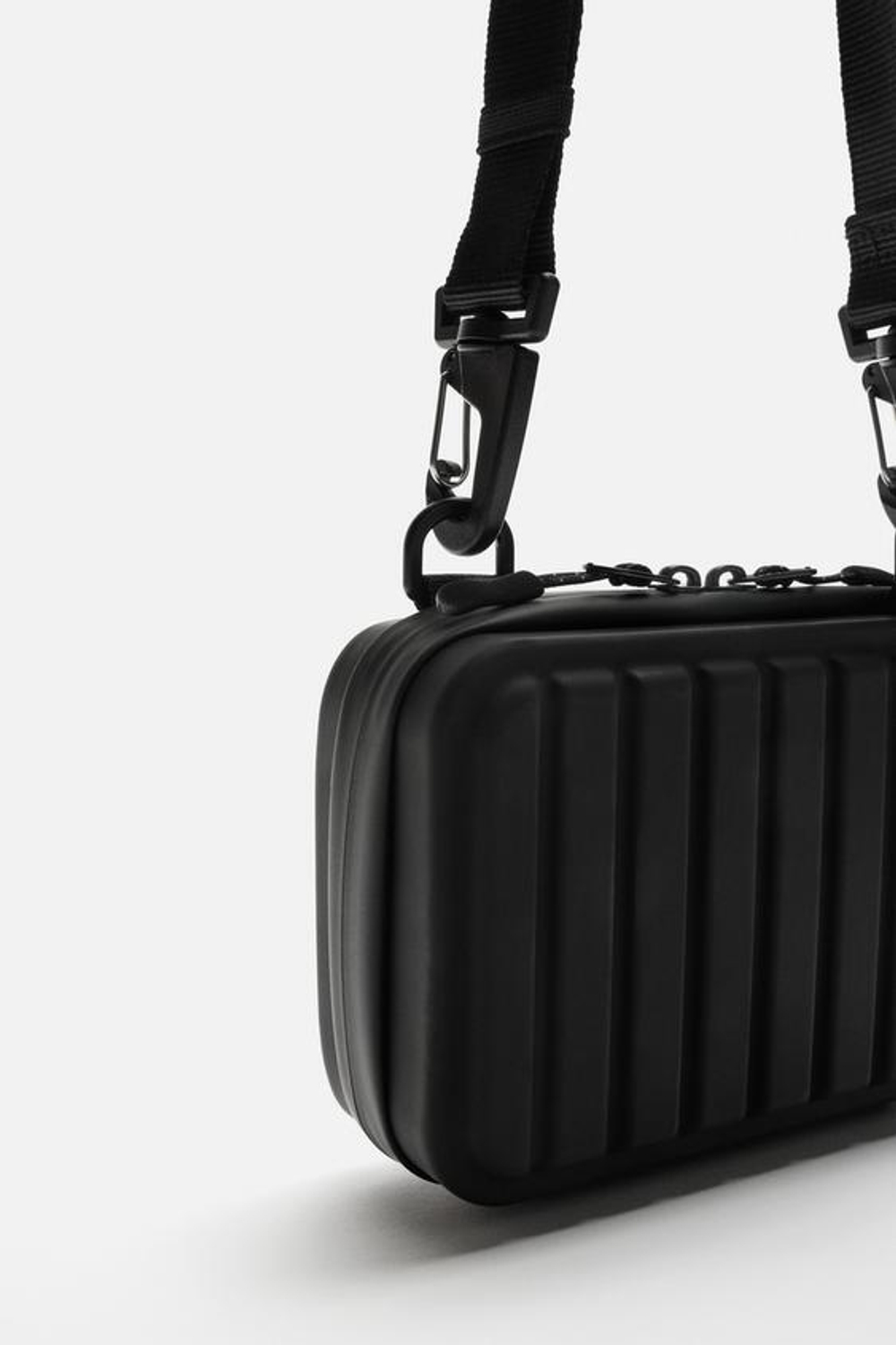 ZARA СУМКА С ЖЕСТКИМ КОРПУСОМ, ЧЕРНЫЙ