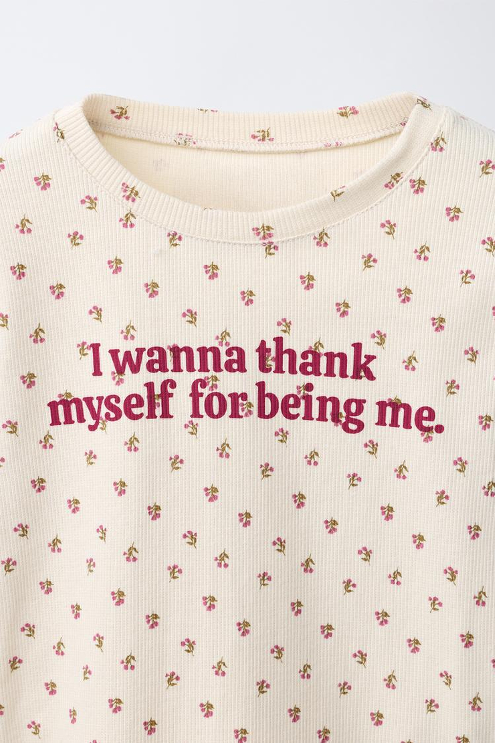 ZARA ФУТБОЛКА С ЦВЕТОЧНЫМ ПРИНТОМ И НАДПИСЬЮ, БЕЖЕВЫЙ