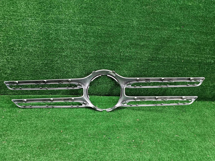 Накладка решетки радиатора Mercedes GLC X253 (2015-2019)