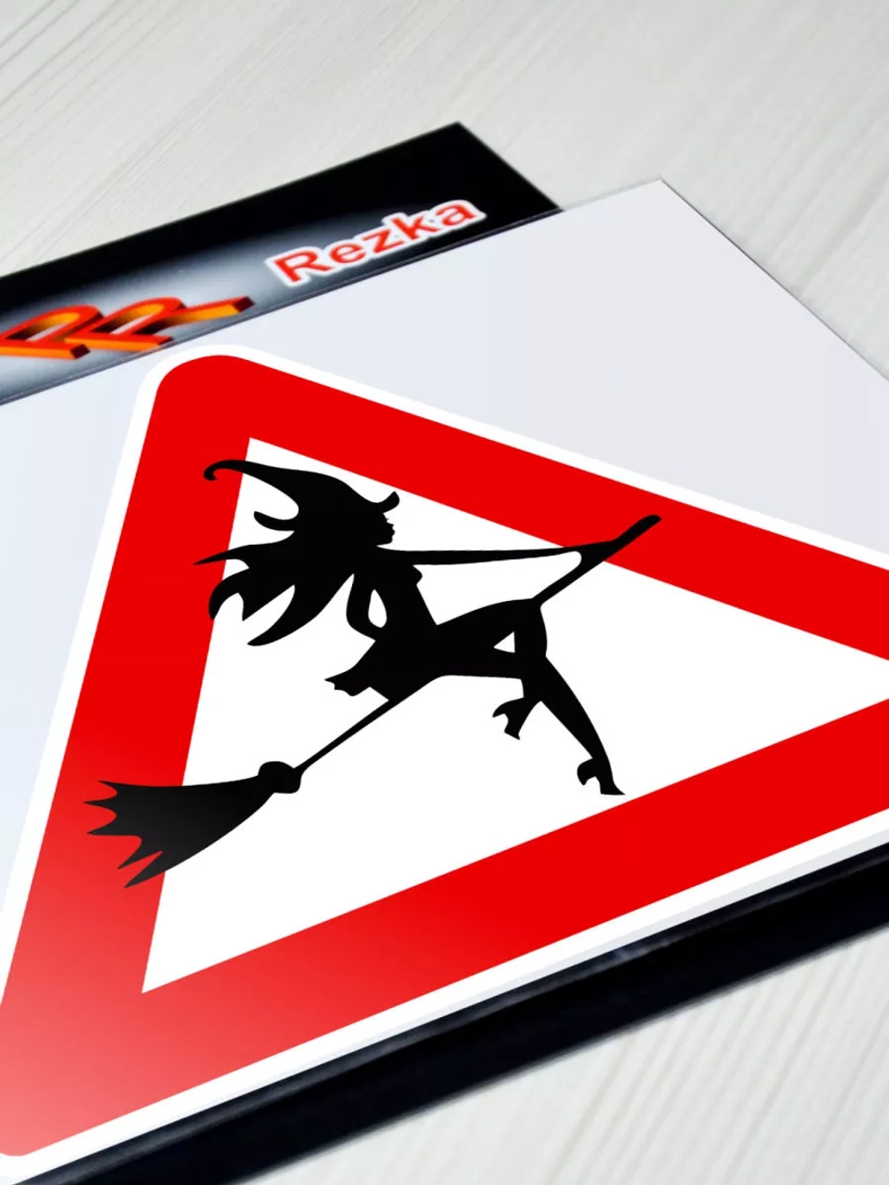 Наклейка - Ведьма за рулем