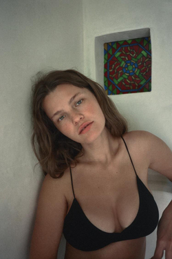 ZARA БЕСШОВНЫЙ БЮСТГАЛЬТЕР НА БРЕТЕЛЯХ, ЧЕРНЫЙ