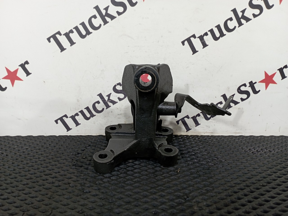 Кронштейн двигателя передний левый 2023г.