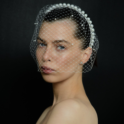 Вуаль белая с жемчужным декором