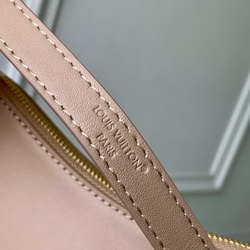 Louis Vuitton Pochette LV Bloom
