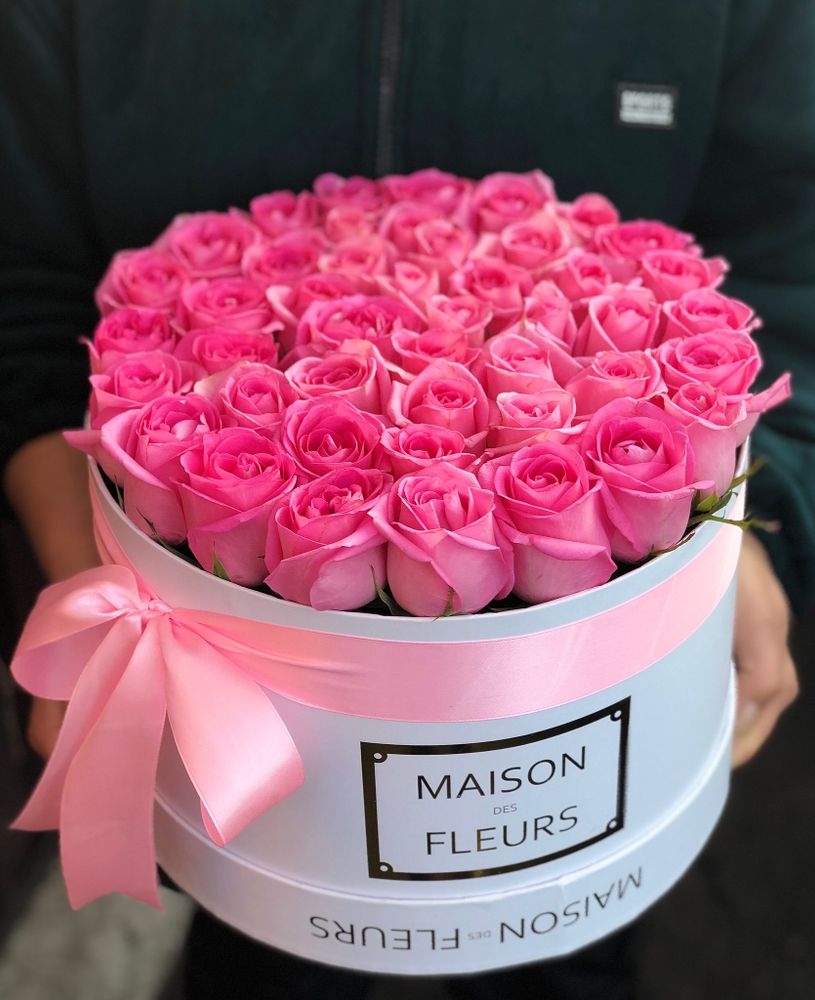 Нежно розовые розы в белой подарочной коробке &quot;Maison des fleurs&quot;