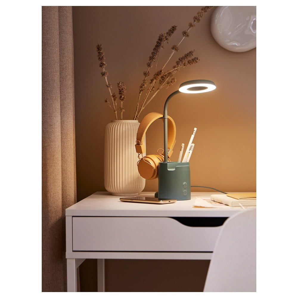IKEA BRUNBÅGE  (ИКЕА БРУНБÅГЕ)  -  Светодиодная настольная лампа, с навесом, можно регулировать яркость/бирюзовый