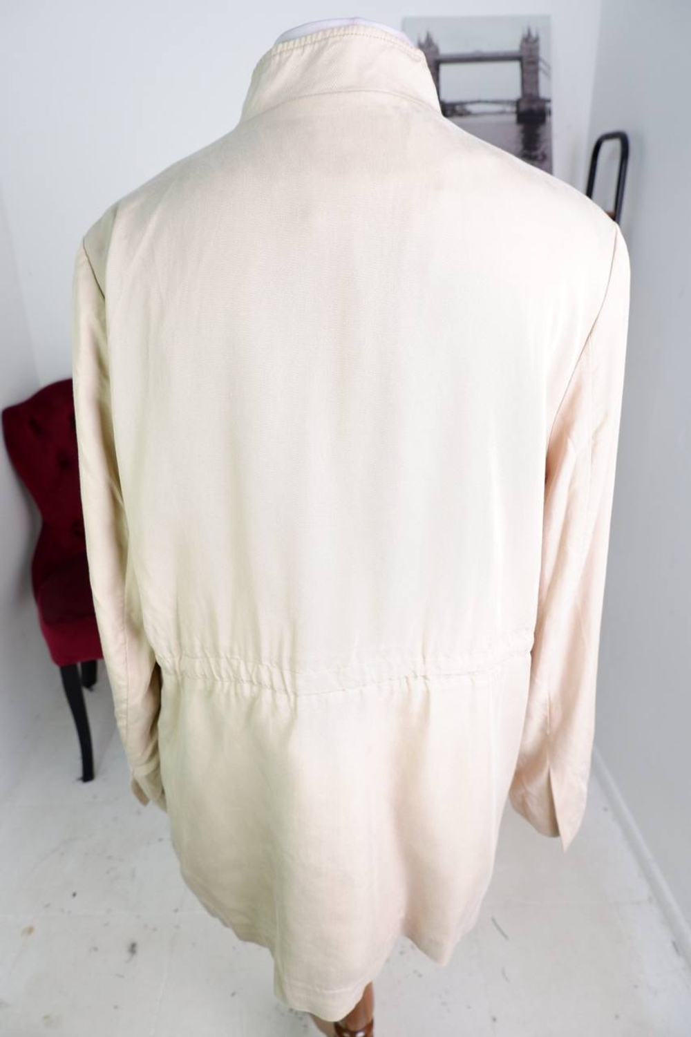 Куртка H&M тонкая, маркировка 44, визуально на 50 размер