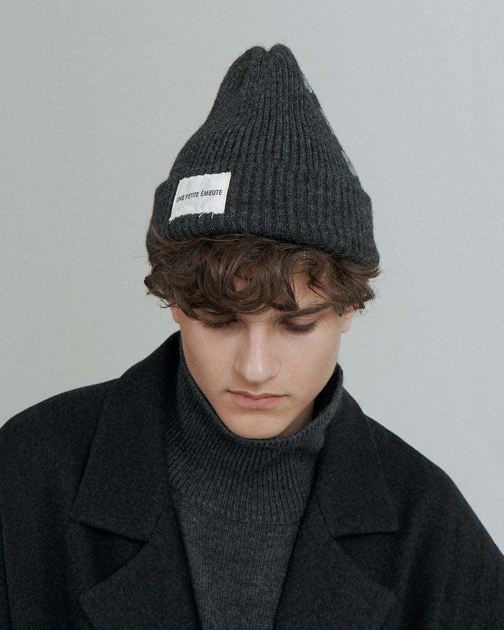 Шапка Une Petite Emeute Двухслойная Chess Bastards серая