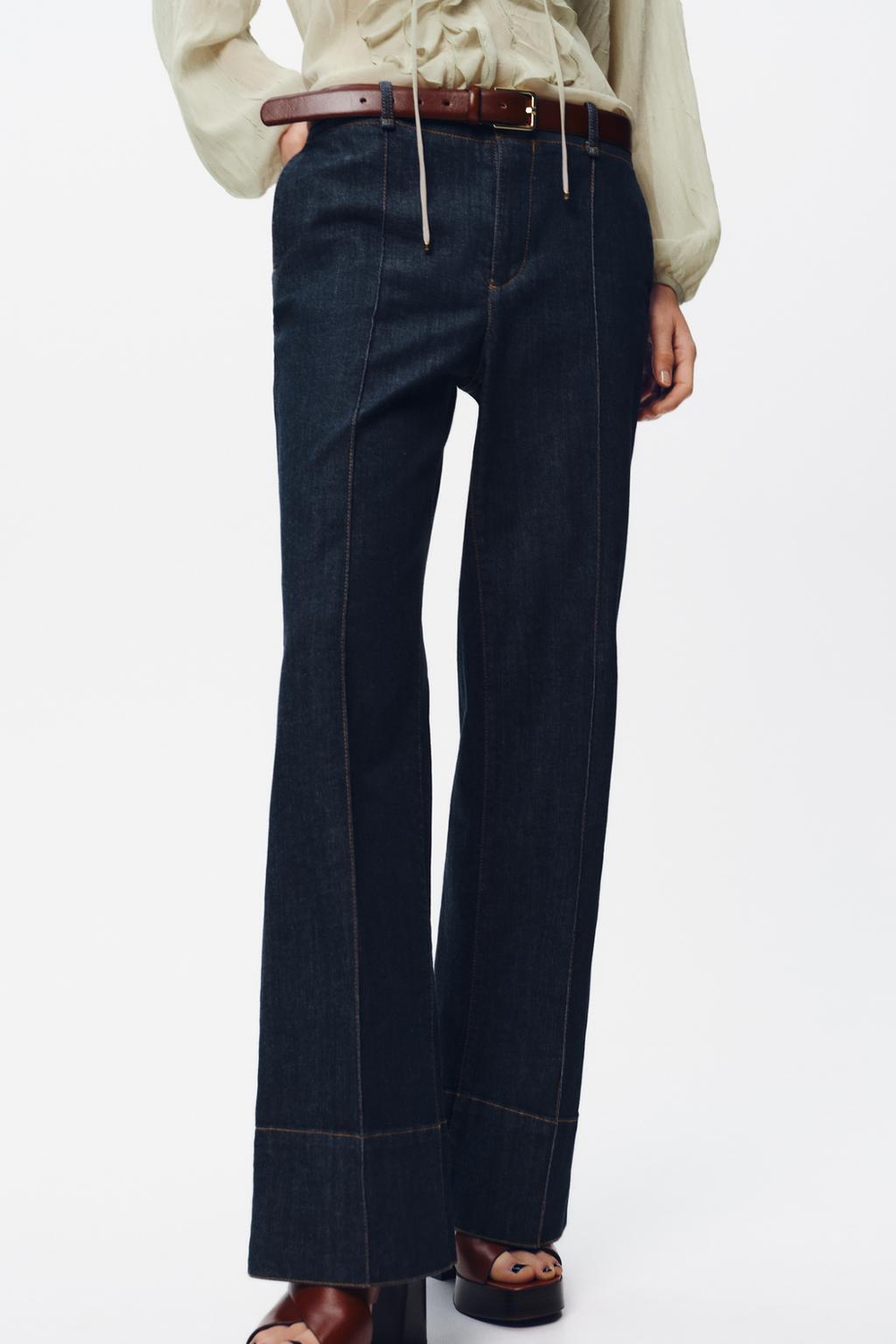 Брюки bootcut с декоративной строчкой