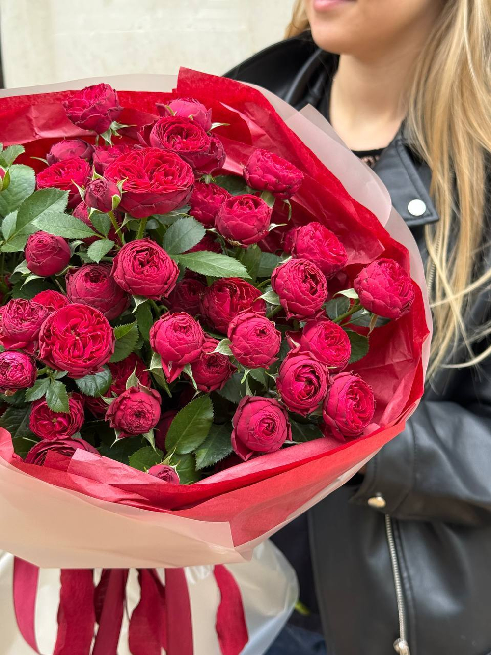 Красные кустовые розы