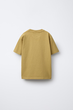 ZARA ФУТБОЛКА ИЗ РЕЛЬЕФНОЙ ТКАНИ С ВЫШИТОЙ НАДПИСЬЮ, ЦВЕТ ОЛИВКОВОГО МАСЛА