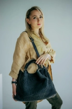 Женская плетеная сумка из натуральной винтажной кожи черного цвета