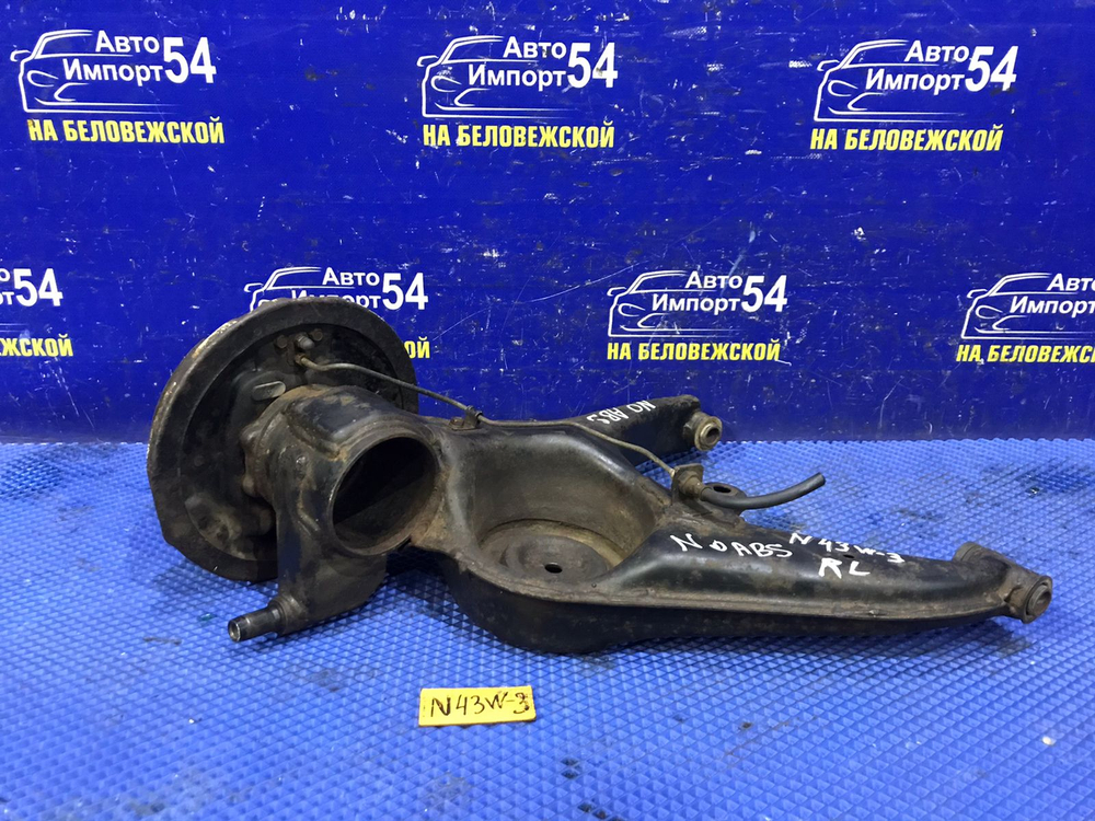 Ступица задняя левая MITSUBISHI CHARIOT 1994