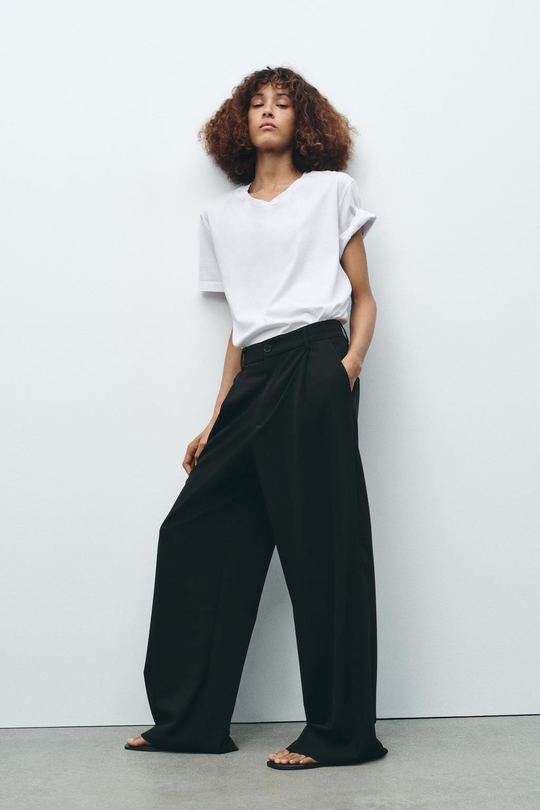 ZARA БРЮКИ С ЗАЩИПАМИ, ЧЕРНЫЙ