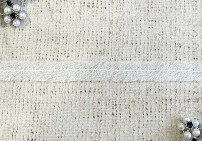 Лента нитепрошивная с усилением по косой с нитью, ш. 1,5 см, белый