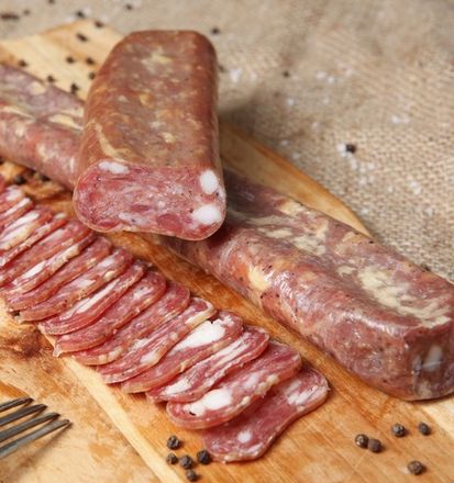 Вяленая сырокопченая колбаса