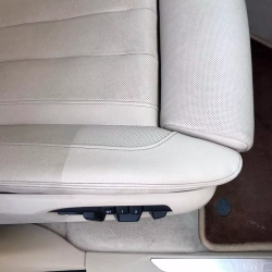Leather Cleaner 500 MEGVIT Деликатный очиститель кожи с антибактериальным эффектом 500 мл