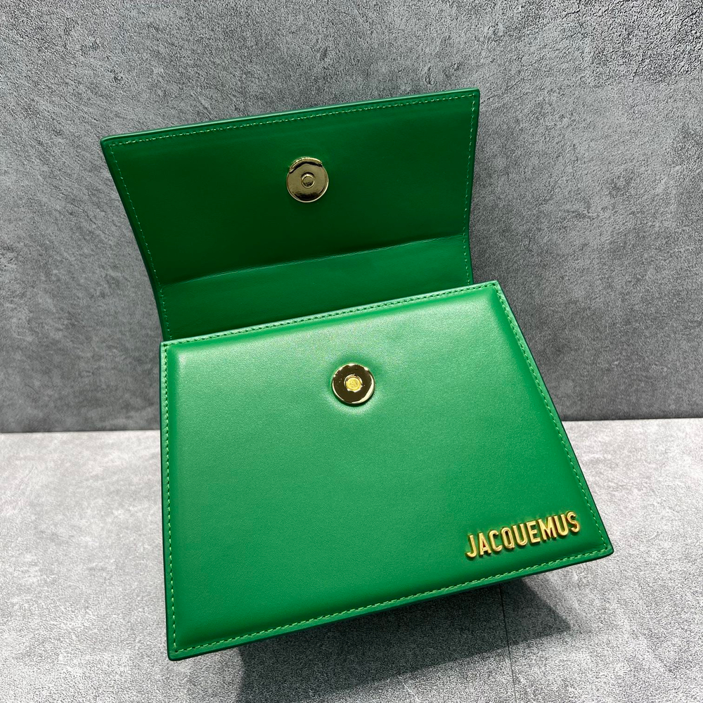 Jacquemus Le Chiquito Moyen 18 cm