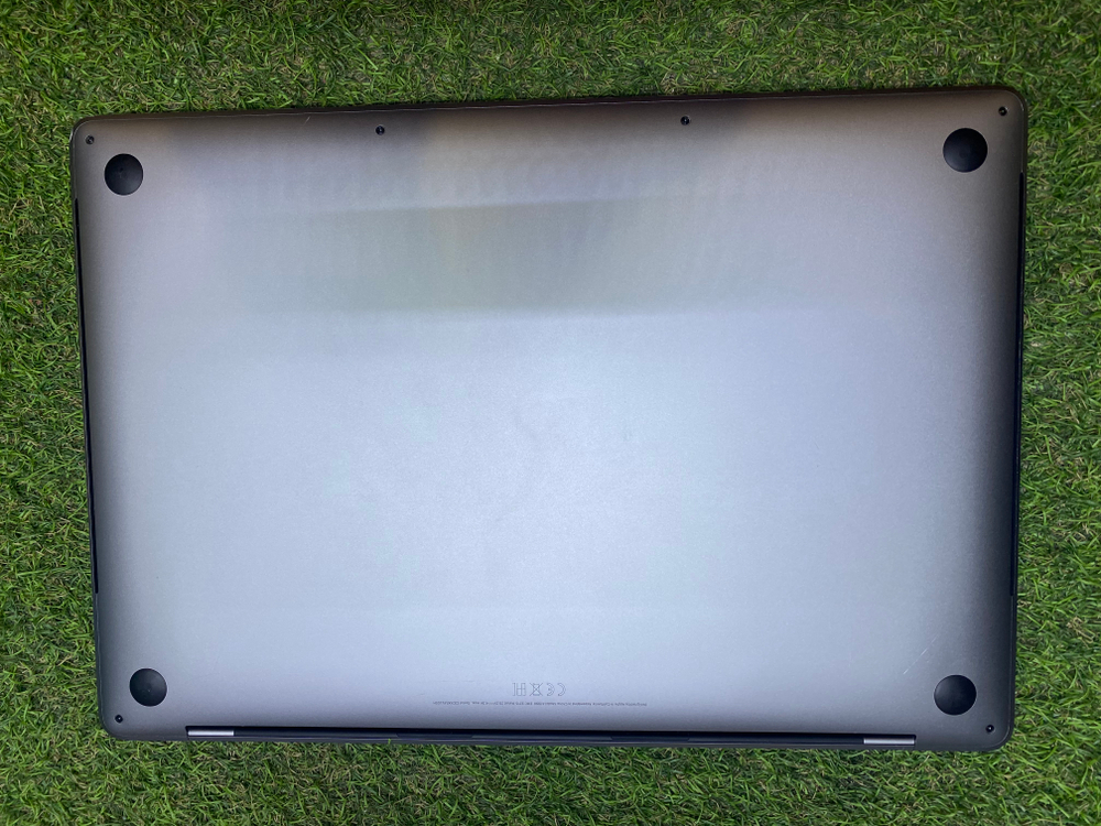 Apple MacBook Pro 15 2018 (A1990) Retina i7/16Gb/22 цикла